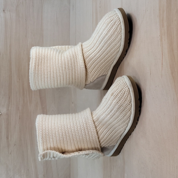 Ugg Classic Cardy Tall Women's Badge Boots - Picture 4 of 11